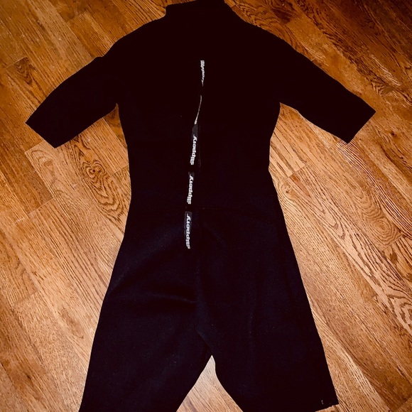 Slippery Spring suit - Picture 2 of 2